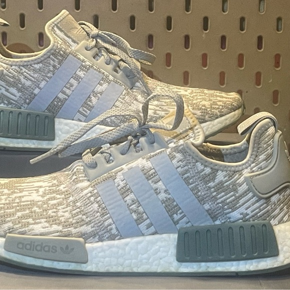 Men’s 9 1/2 Adidas sesame - Picture 6 of 8